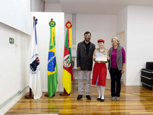 Alunos recebem medalhas da Olimpíada Brasileira de Matemática das Escolas Públicas e Privadas